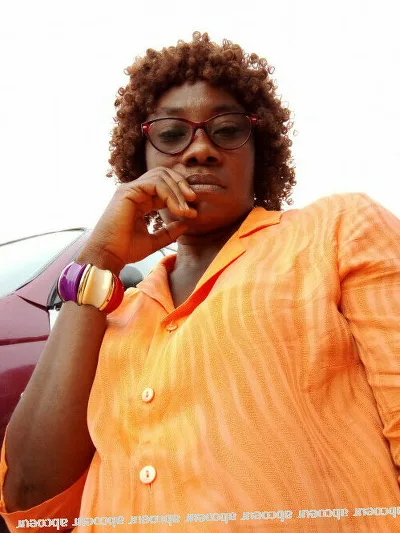 melodia, 50 años, Douala